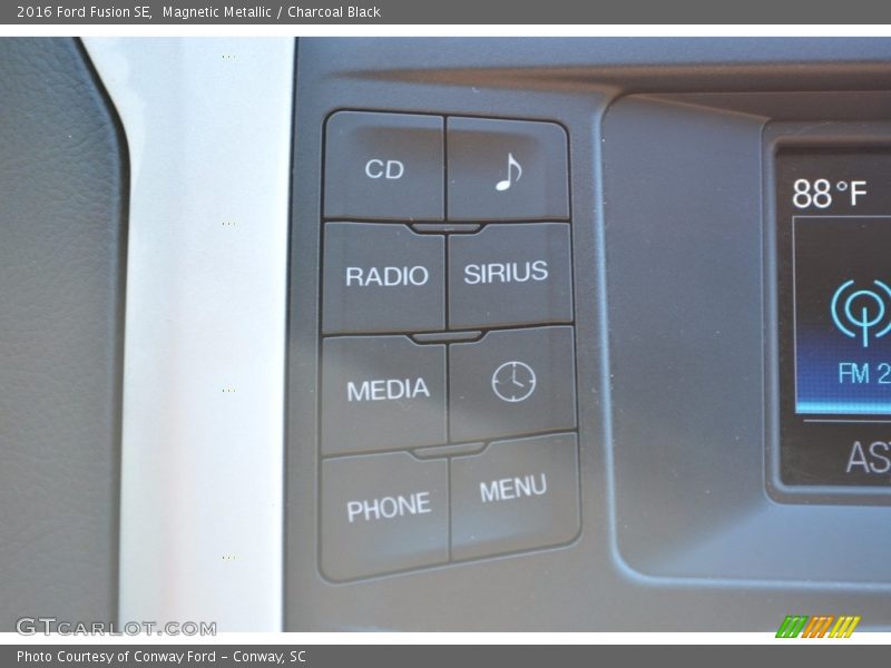 Magnetic Metallic / Charcoal Black 2016 Ford Fusion SE