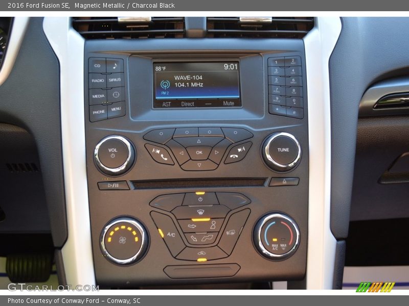 Magnetic Metallic / Charcoal Black 2016 Ford Fusion SE