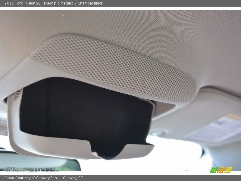 Magnetic Metallic / Charcoal Black 2016 Ford Fusion SE
