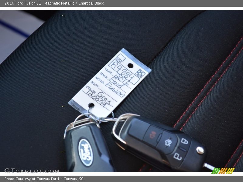 Magnetic Metallic / Charcoal Black 2016 Ford Fusion SE