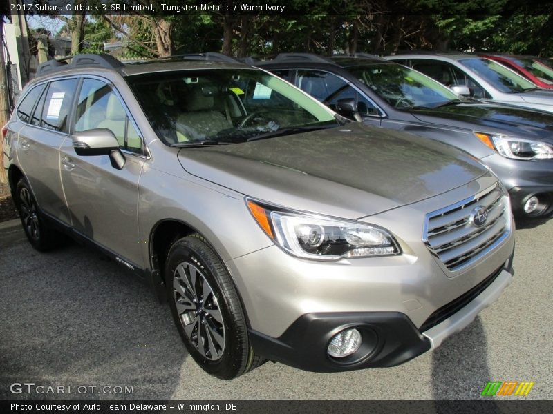 Front 3/4 View of 2017 Outback 3.6R Limited