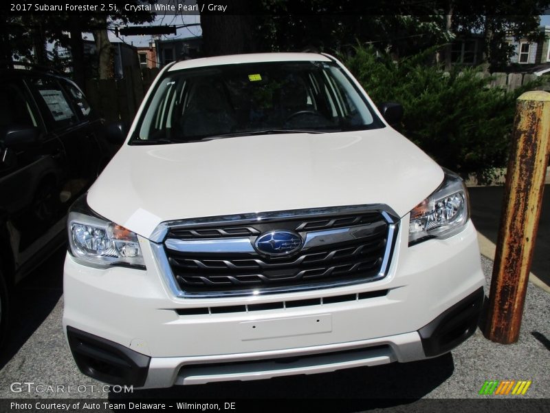 Crystal White Pearl / Gray 2017 Subaru Forester 2.5i