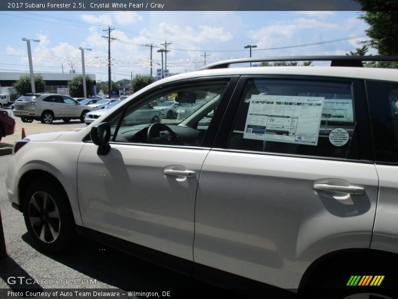 Crystal White Pearl / Gray 2017 Subaru Forester 2.5i