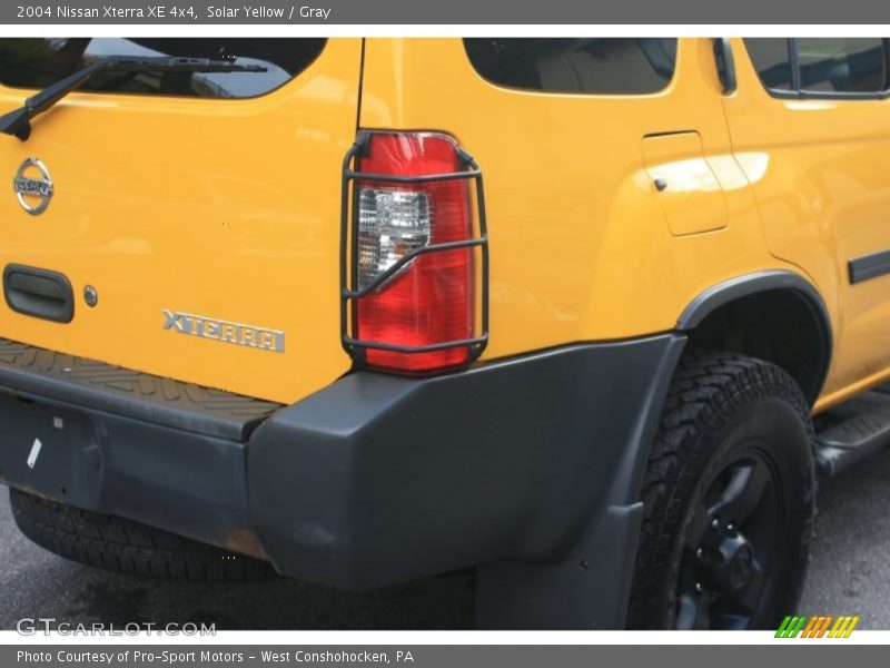 Solar Yellow / Gray 2004 Nissan Xterra XE 4x4