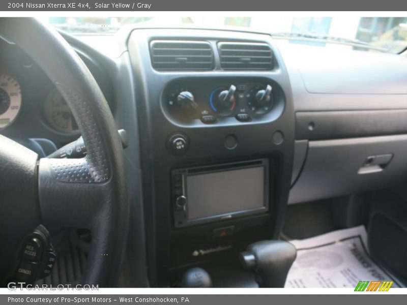 Solar Yellow / Gray 2004 Nissan Xterra XE 4x4