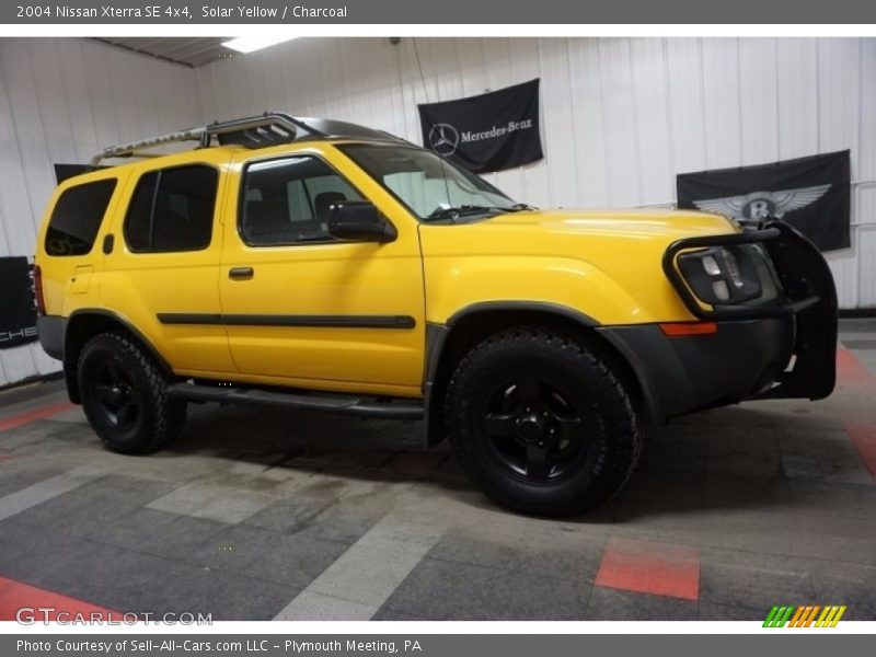 Solar Yellow / Charcoal 2004 Nissan Xterra SE 4x4