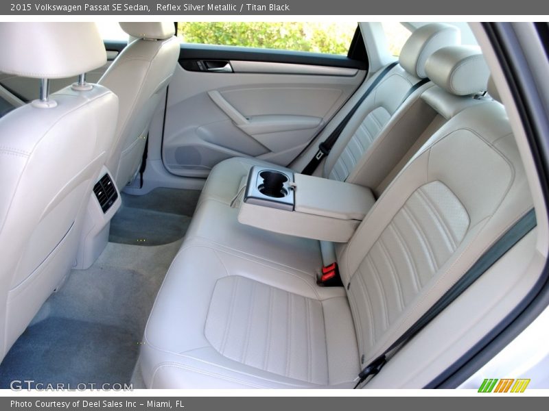 Reflex Silver Metallic / Titan Black 2015 Volkswagen Passat SE Sedan