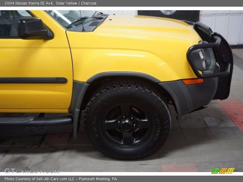 Solar Yellow / Charcoal 2004 Nissan Xterra SE 4x4