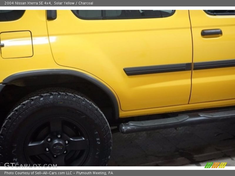 Solar Yellow / Charcoal 2004 Nissan Xterra SE 4x4