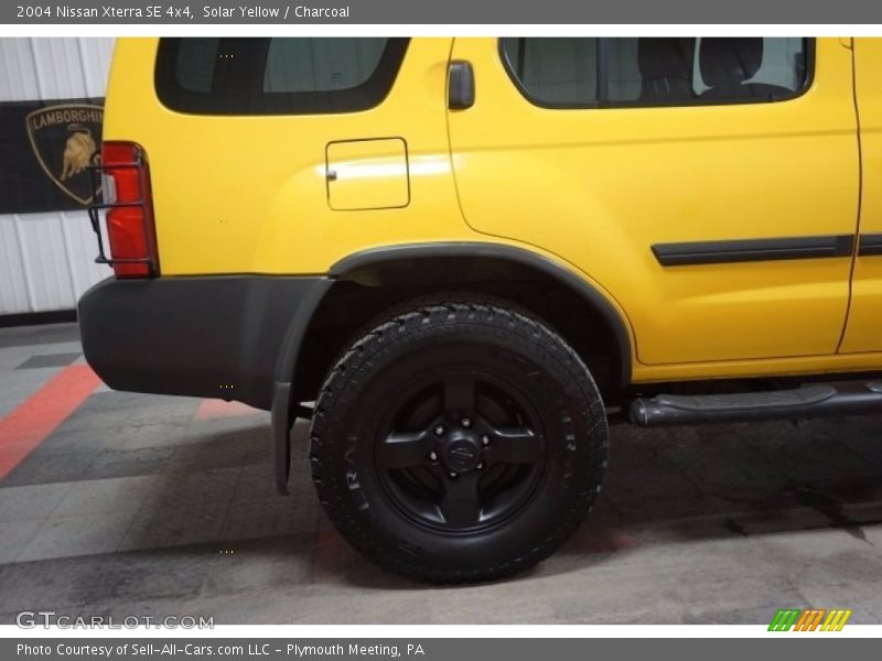 Solar Yellow / Charcoal 2004 Nissan Xterra SE 4x4