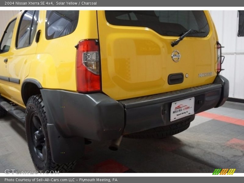 Solar Yellow / Charcoal 2004 Nissan Xterra SE 4x4