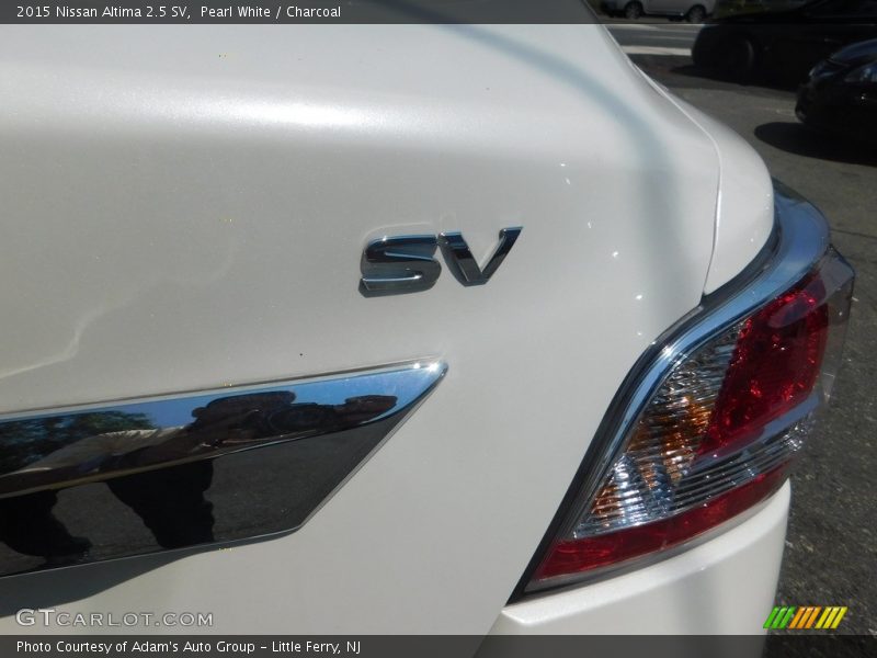 Pearl White / Charcoal 2015 Nissan Altima 2.5 SV