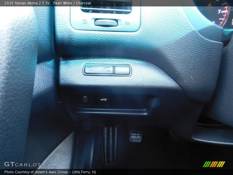 Pearl White / Charcoal 2015 Nissan Altima 2.5 SV