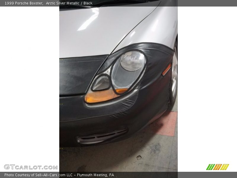 Arctic Silver Metallic / Black 1999 Porsche Boxster