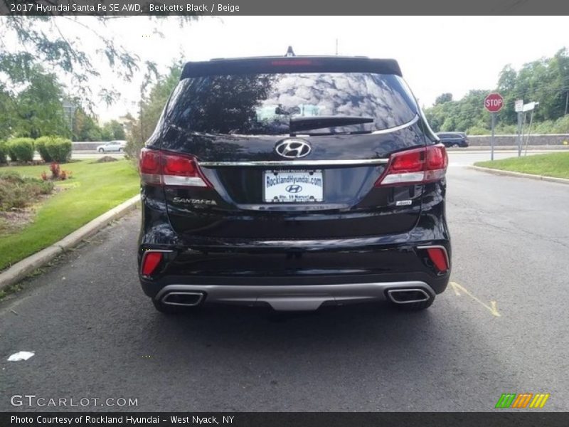Becketts Black / Beige 2017 Hyundai Santa Fe SE AWD