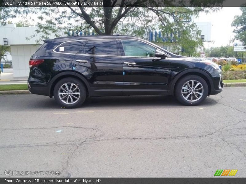 Becketts Black / Beige 2017 Hyundai Santa Fe SE AWD