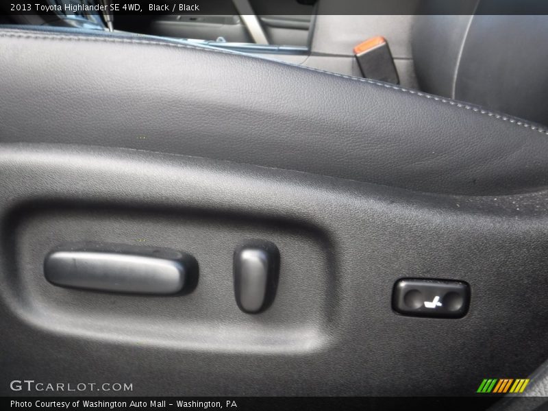Black / Black 2013 Toyota Highlander SE 4WD