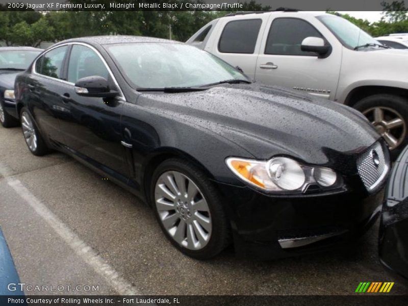 Front 3/4 View of 2009 XF Premium Luxury