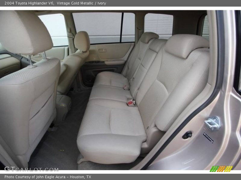 Vintage Gold Metallic / Ivory 2004 Toyota Highlander V6