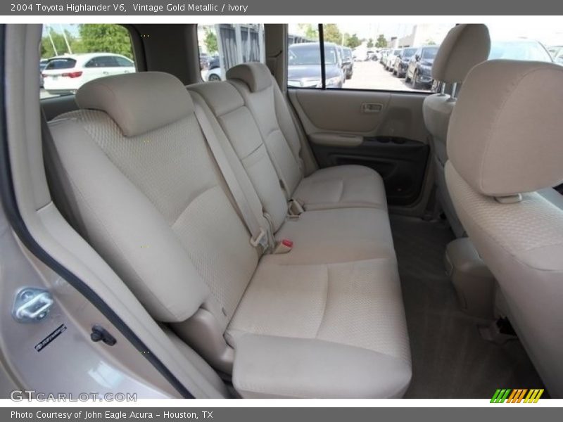 Vintage Gold Metallic / Ivory 2004 Toyota Highlander V6
