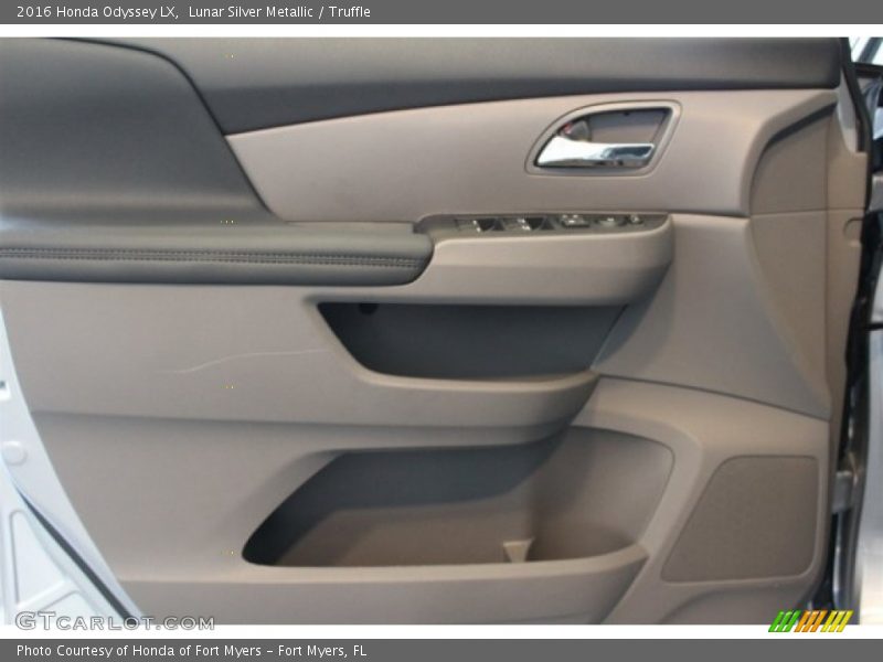 Lunar Silver Metallic / Truffle 2016 Honda Odyssey LX