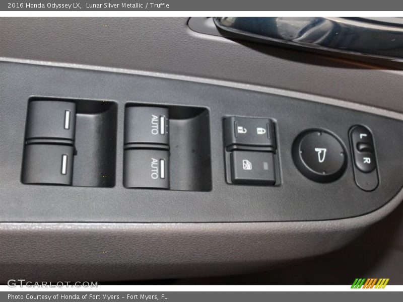 Lunar Silver Metallic / Truffle 2016 Honda Odyssey LX