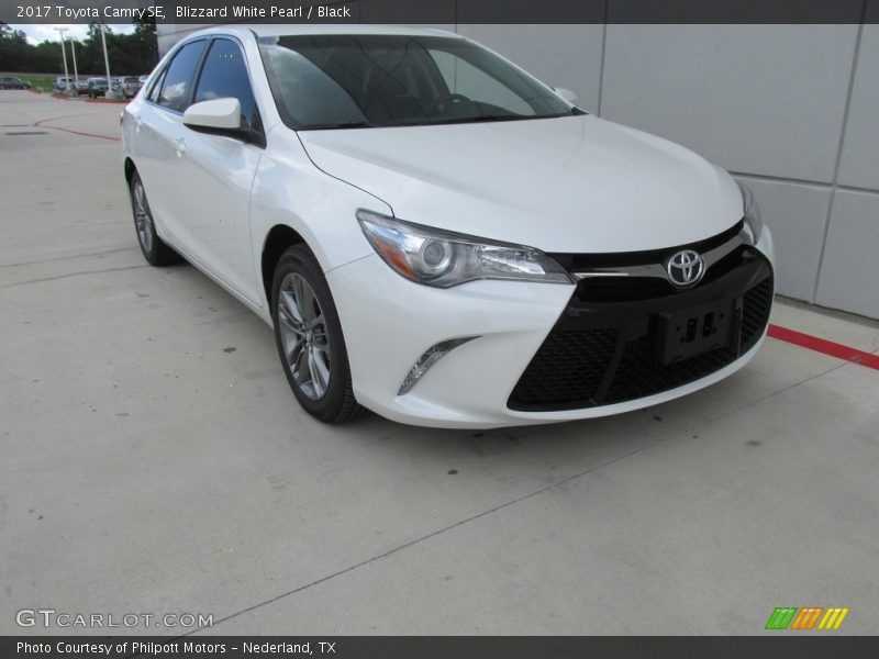 Blizzard White Pearl / Black 2017 Toyota Camry SE
