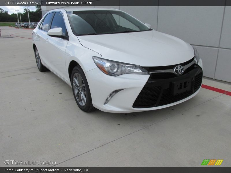 Front 3/4 View of 2017 Camry SE