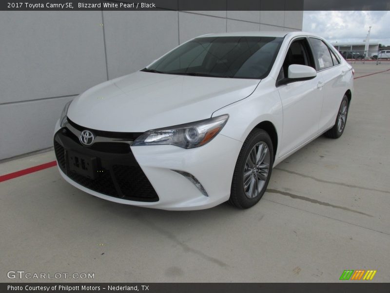 Front 3/4 View of 2017 Camry SE