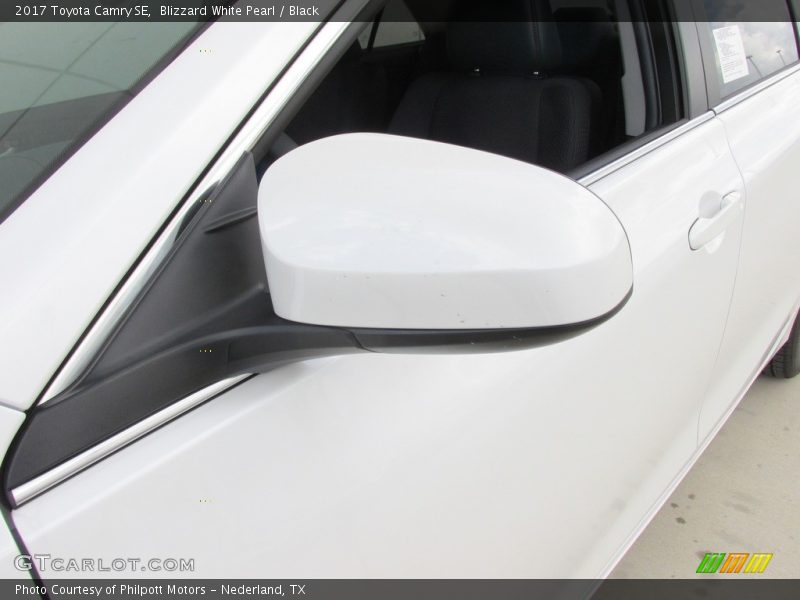 Blizzard White Pearl / Black 2017 Toyota Camry SE