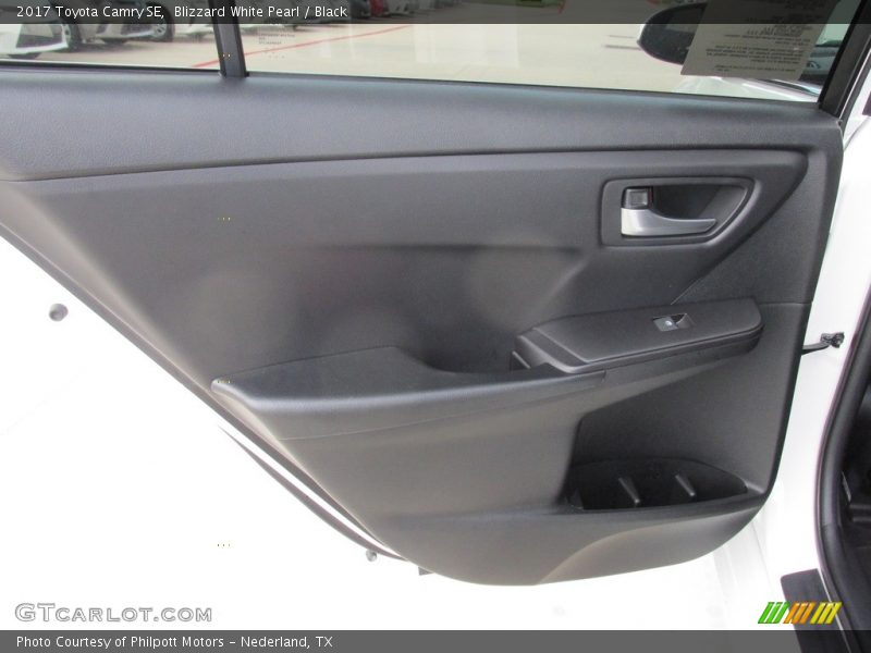 Blizzard White Pearl / Black 2017 Toyota Camry SE