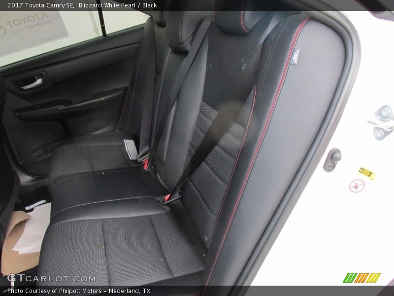 Blizzard White Pearl / Black 2017 Toyota Camry SE