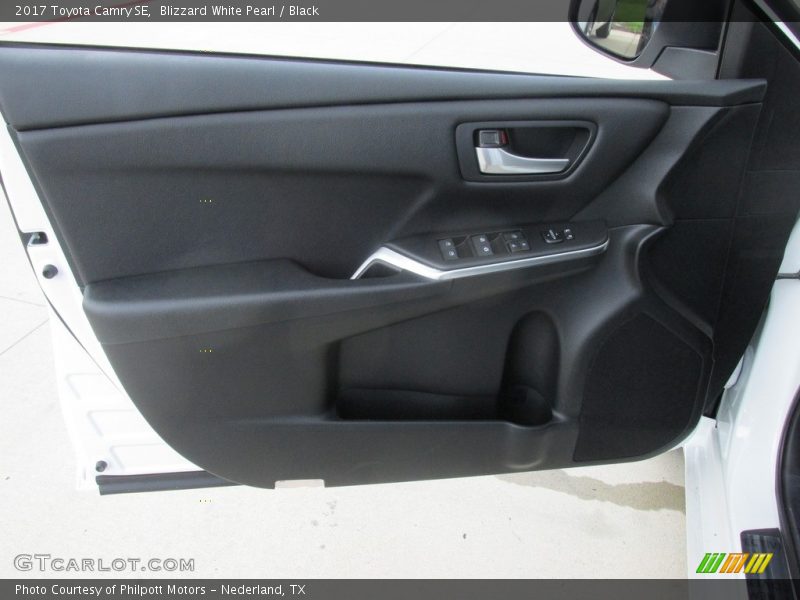 Blizzard White Pearl / Black 2017 Toyota Camry SE