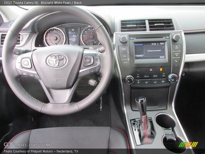 Blizzard White Pearl / Black 2017 Toyota Camry SE