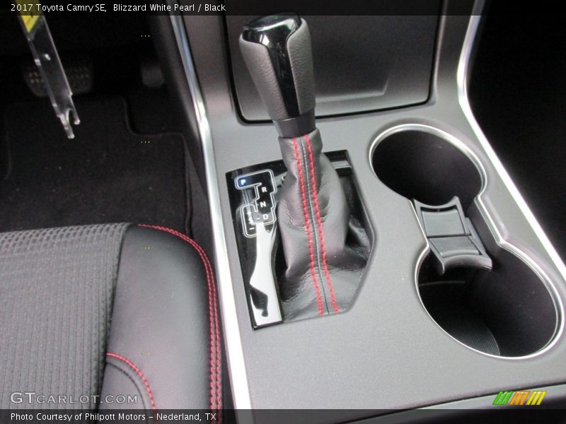 Blizzard White Pearl / Black 2017 Toyota Camry SE