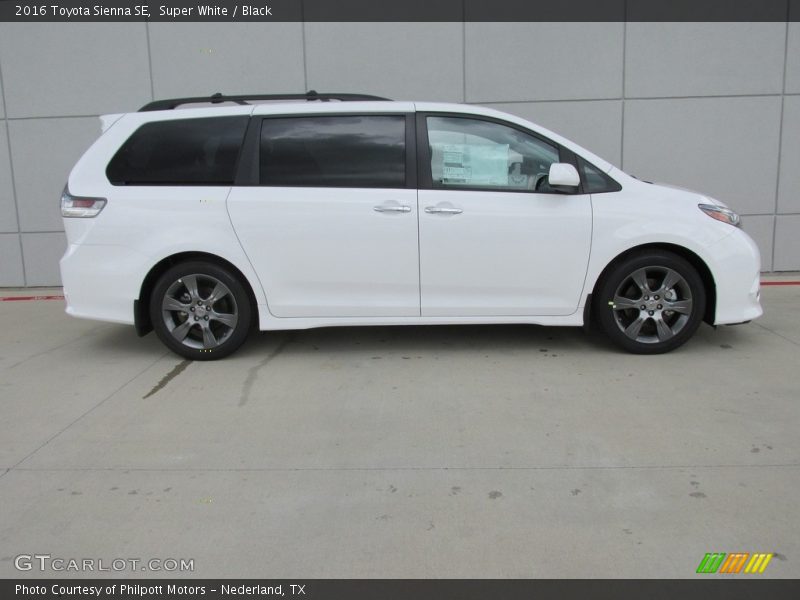 Super White / Black 2016 Toyota Sienna SE