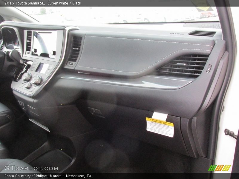 Super White / Black 2016 Toyota Sienna SE