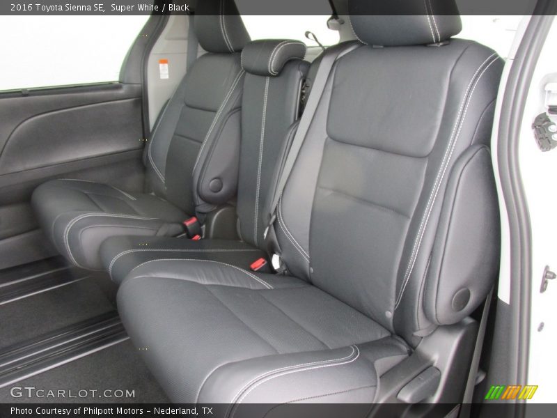 Super White / Black 2016 Toyota Sienna SE