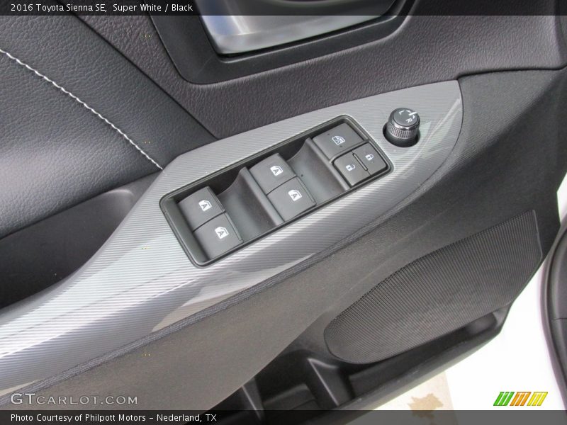 Super White / Black 2016 Toyota Sienna SE