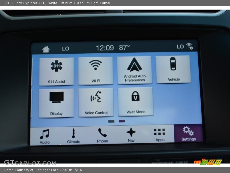 White Platinum / Medium Light Camel 2017 Ford Explorer XLT