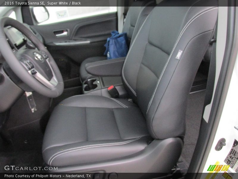 Super White / Black 2016 Toyota Sienna SE