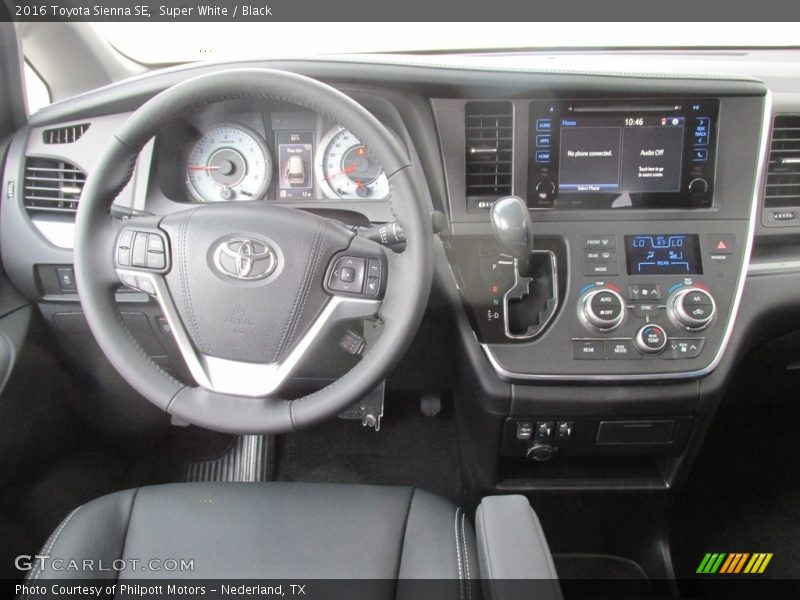 Super White / Black 2016 Toyota Sienna SE