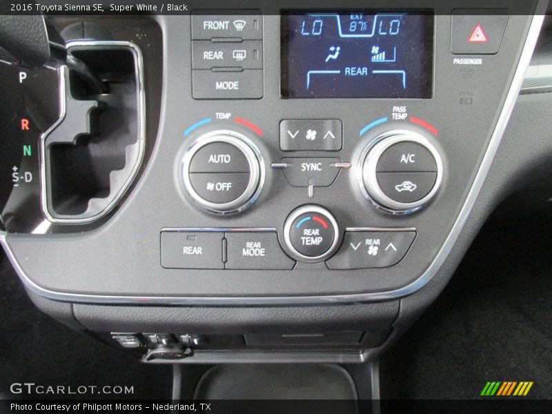Super White / Black 2016 Toyota Sienna SE
