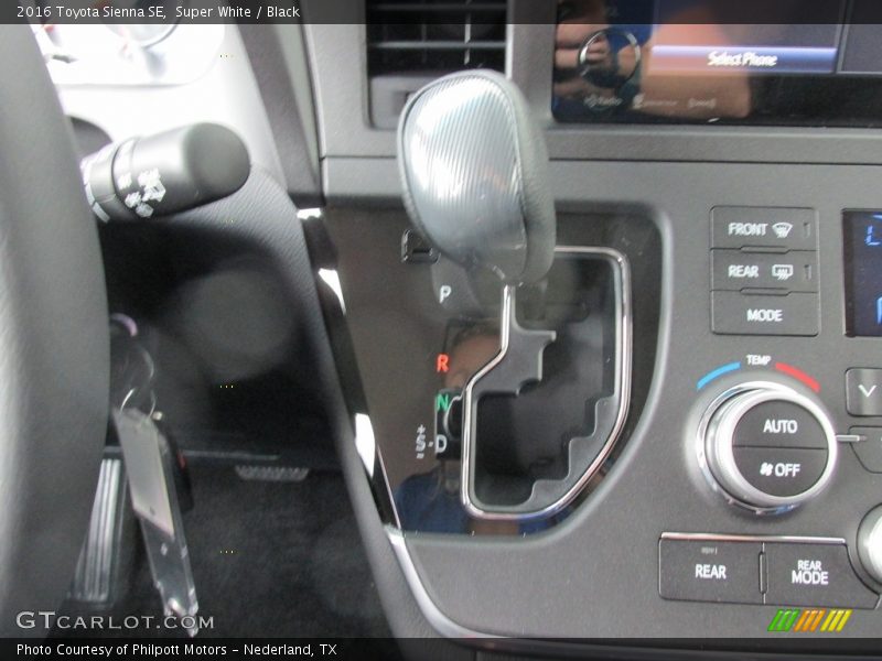 Super White / Black 2016 Toyota Sienna SE