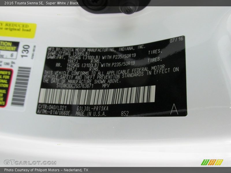 Super White / Black 2016 Toyota Sienna SE