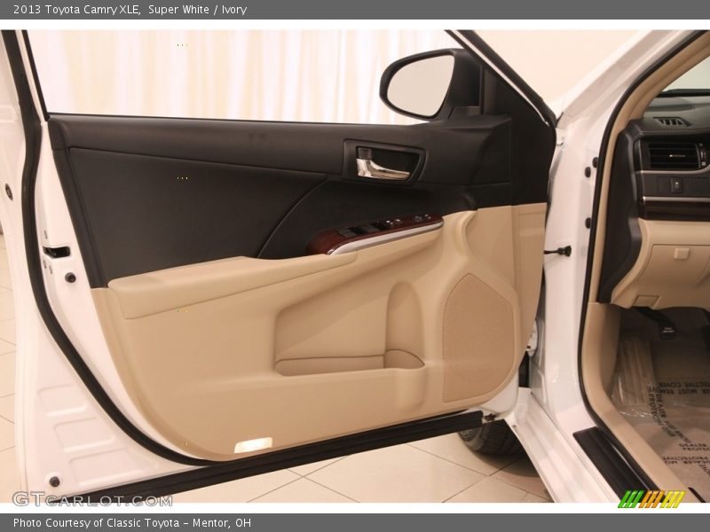 Super White / Ivory 2013 Toyota Camry XLE