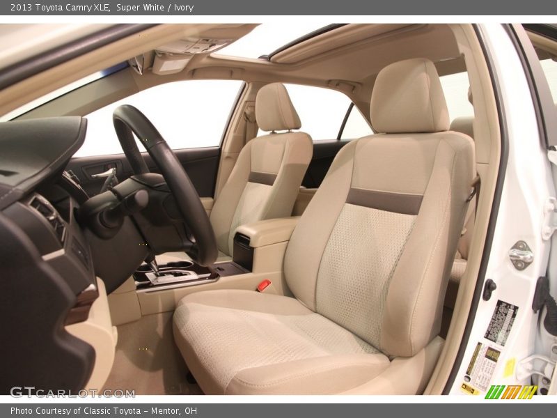 Super White / Ivory 2013 Toyota Camry XLE