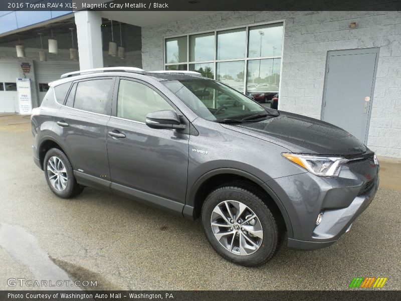 Front 3/4 View of 2016 RAV4 XLE