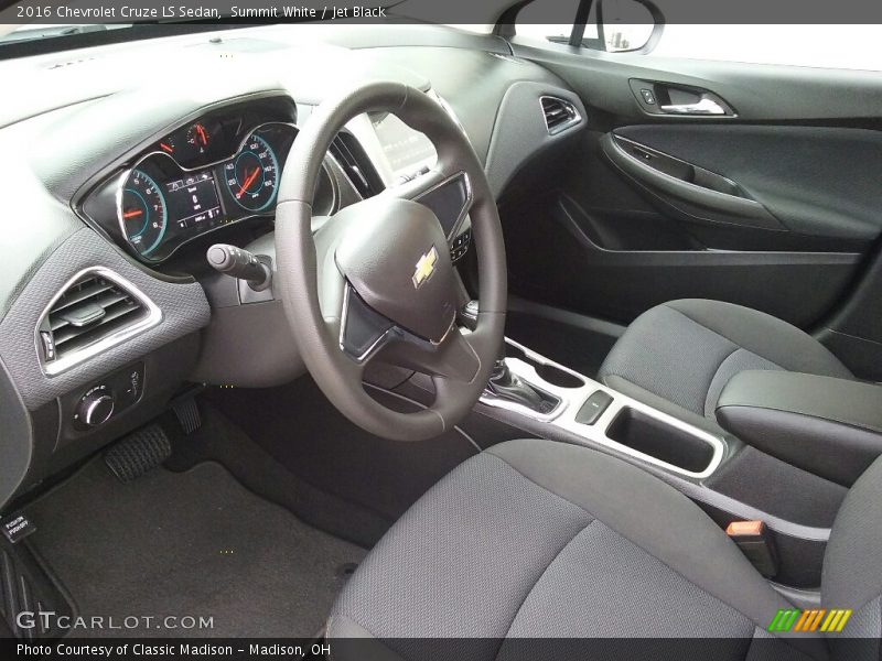 Summit White / Jet Black 2016 Chevrolet Cruze LS Sedan