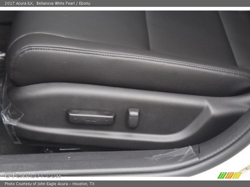 Bellanova White Pearl / Ebony 2017 Acura ILX